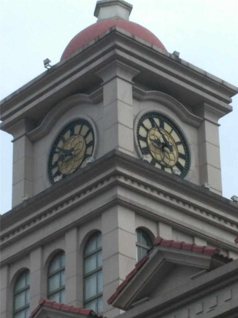建筑复古大钟